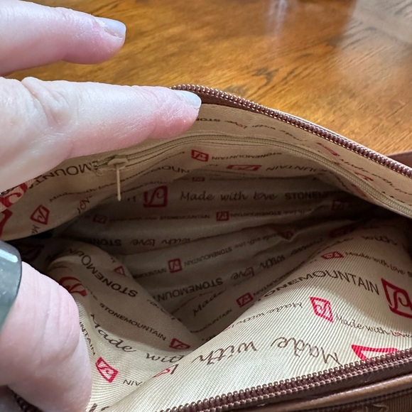 New without tags Stone Mountain Tan Leather Shoulder Bag - Picture 7 of 12